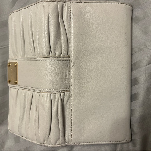 Micheal Kors Wallet - Picture 7 of 7